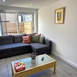 Charming New 2Br Detached House-Central Headington- Wi-Fi, Netflix, Top Location