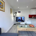Charming New 2Br Detached House-Central Headington- Wi-Fi, Netflix, Top Location