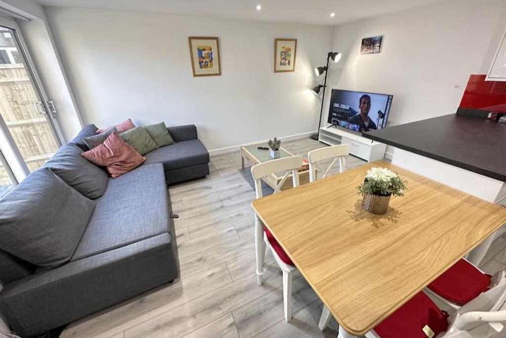Holiday home Charming New 2br Detached House-central Headington- Wi-fi, Netflix, Location